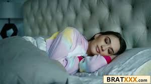 Petite Teen Spinner Gets Surprise Fuck From Her College Boyfriend - XNXX.COM