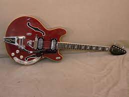 Vox Ultrasonic Built In Effects Consisting Of An E Tuner Plays A Quiet E Note Treble Bass Boost Distortion Mild Overdrive To Full Blown 60s Fuzz Re Gitaar