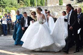 Maybe you would like to learn more about one of these? Victoria Swarovski Das Passiert Jetzt Mit Ihrem 800 000 Euro Kleid Gala De