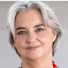 A. Boyes, Carol : Carol Boyes chats about her Art