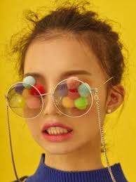 티셔츠 디자인에 있는 Eugene Bae님의 핀