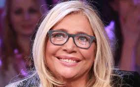Italy trends now, mayweather vs logan paul, logan paul vs mayweather, logan paul, mayweather, mara venier, nets bucks, harden. Domenica In Mara Venier Si Collega Con Il Tg1 Ma Fa Una Gaffe Clamorosa La Giornalista In Imbarazzo Blocca Il Collegamento E Si Riprende La Linea Baritalia News