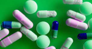 Las penicilinas son antibióticos del grupo de los betalactámicos empleados profusamente en el tratamiento de infecciones provocadas por bacterias sensibles. Cine A Inventat Antibioticele