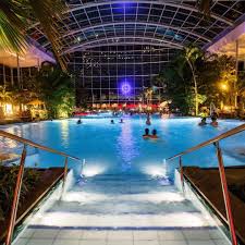Herbst Und Winter Eignen Sich Perfekt Fur Wellness Travelbook Hat 27 Top Thermen Ausgewahlt Und Zeigt Mehr Als Therme Deutschland Urlaub Reisen Urlaubsorte