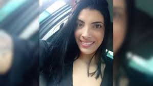 Vídeos mostram quando servidora pública que morreu após procedimento  estético chega à clínica e quando sai em maca