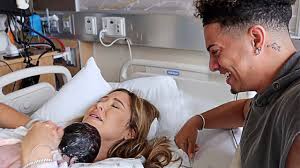 Youtube stars austin mcbroom and catherine paiz, otherwise known by their loyal fanbase as the ace family, welcomed a baby boy on june 20. Youtube Stars The Ace Family Welcome Baby Boy Globalnews Ca
