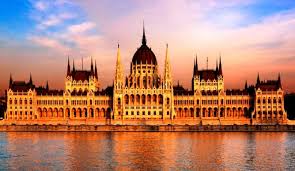 Budapeszt coraz chętniej odwiedzany jest przez turystów z całej europy. Budapeszt Wegry Budapeszt