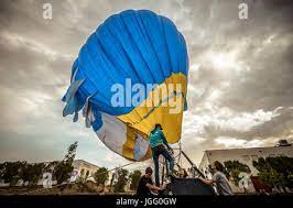 Vogel, Heißluftballon Geformt Stockfotografie - Alamy