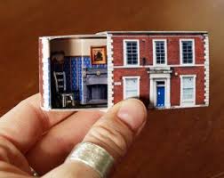 Maison Miniature Dans Une Boite D Allumettes Boites Allumettes Chambres Miniatures Maison De Poupee