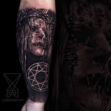 Slipknot is an american heavy metal band formed in des moines, iowa, in 1995 by percussionist shawn crahan, drummer joey jordison and bassist paul gray.after several lineup changes in its early years, the band settled on nine members for more than a decade: 2g66j0zcdm5zom