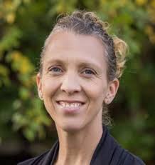 Dana Bates's Instagram, Twitter & Facebook