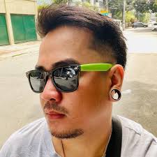 Mga panahong wala pa kameng kamuwang muwang sa mundo,gusto lang namen  tumugtug kase masaya lang kmeng magkakasama, tsaka may buhok pa si papi  @albords hahahah miss u guys. Stay safe kids. #kmkz