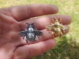 bee brooch gucci