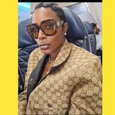On my @delta flight, heading to the Pittsburgh improv to give yall da  business this weekend! I AM SOMMORE! QUALITY ENTERTAINMENT LET Go.