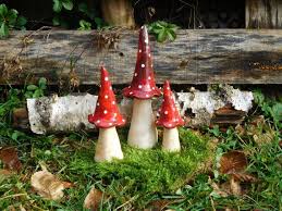 Keramik Pilze Fliegenpilze 3er Set Getopfert Etsy Mushroom Crafts Clay Crafts Christmas Ornaments