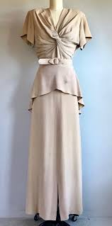 Pin By 1930s 1940s Women S Fashion On 1940s Evening Wear Vintage Clothes Women 1940s Evening Dresses 1940s Inspired Fashion
