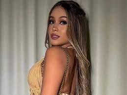 Influencer Raíssa Oliveira lista músicas que mais bombaram em 2022