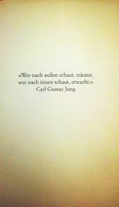 Damit wurde es genauso oft aufgerufen wie unsere anderen synonyme. Wer Nach Aussen Schaut Traumt Wer Nach Innen Schaut Erwacht Carl Gustav Jung Quien Mira Hacia Afuera Suena Quien Mir Yoga Quotes Quotes Encouragement