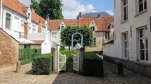 Die liste der städte in belgien bietet einen überblick über die entwicklung der einwohnerzahl der größeren gemeinden des staates belgien.aufgeführt ist auch eine vollständige liste aller 589 gemeinden des landes in alphabetischer reihenfolge. Begijnhof Lier Belgien Kostenloses Foto Auf Pixabay