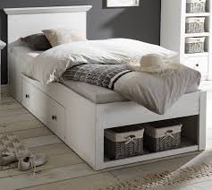 Dabei wird der landhausstil immer wieder ein stück weit neu erfunden und bleibt so modern. Bett Hooge In Pinie Weiss Landhaus 90 X 200 Cm