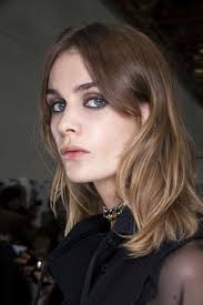 haarstyling 2020 diese frisuren trends sehen mit dunnen haaren am besten aus in 2020 haar styling frisuren haarspitzen