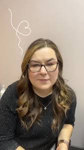 Amanda Macdougall's Instagram, Twitter & Facebook