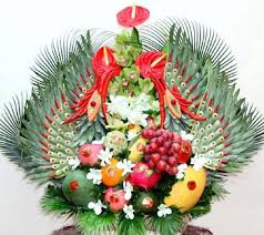 Ngọt thì có các loại bánh đậu xanh, phục linh, sen tua, hạnh nhân, bánh dừa, bánh thuẫn. Mam NgÅ© Quáº£ Ngay Táº¿t Nguyen Ä'an Y NghÄ©a Va Cach Bai Tri