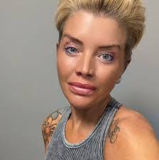 Cheryl Wardlaw's Instagram, Twitter & Facebook