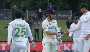 Kane williamson did not deserve to return home with empty hands #kanewilliamson. Gesture Of Class Pakistani Cricketers Show Kane Williamson Respect After Dismissing Him