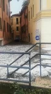 Poco dopo le 17.30 il cielo si è oscurato su gran parte della provincia. Video Forte Grandinata E Allagamenti A Verona La Provincia