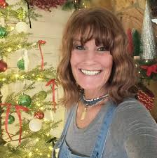 if you squint your eyes and tilt your phone you'll see christian and I in  this picture 🦌