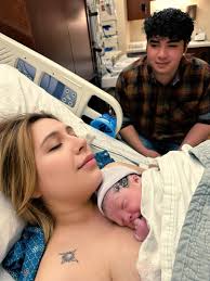 Can you add person to family photo?