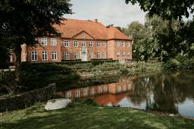 Die kontakte werden noch weiter eingeschränkt. Hochzeit Im Herrenhaus Borghost In Schleswig Holstein Hochzeitsfotograf Kiel