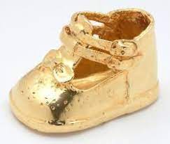 Alibaba.com offers 2,098 gold baby shoes products. Cute Cute Cute Gold Dipped Baby Shoes My Cousin Does This With Her Baby S Shoes And Displays Them On Her Mantle So Gold Baby Shoes Instyle Fashion Fashion