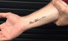 Tatuajes Pequenos Para Hombres Tatuantes Un símbolo pequeño para el antebrazo. tatuajes pequenos para hombres tatuantes
