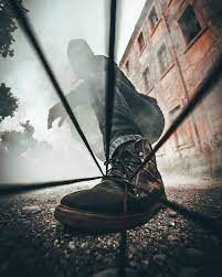 Photographer Uses Creative Tricks To Take Amazing Pictures 12 Pics Perspective Photography Amazing Photography Self Portrait Photography