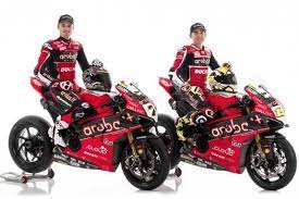 A motorcycle that differs from the others not only in speed but also in technology, revolutionary innovations that changed the industry and made rivals to change in the market. Ducati Prasentiert Die Panigale V4r Fur Die Superbike Wm 2019
