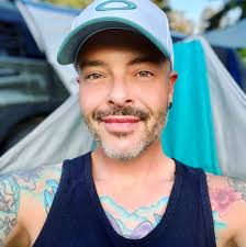 Vous étiez nombreux à le demander... La grande aventure de Survivor Québec  commence le dimanche 2 avril sur Noovo et noovo.ca 🔥 Patrice Bélanger vous  dévoile officiellement le nombre de tribus 👇