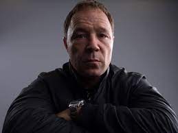 The series follows the actions of superintendent ted hastings (adrian dunbar), di kate fleming (vicky mcclure) and ds steve arnott (martin compston) as they investigate an organised crime group with links to missing undercover officer ds john corbett (stephen graham). What Happened To Dcs Hargreaves On Line Of Duty How Things Finally Came To A Head For The Corrupt Copper