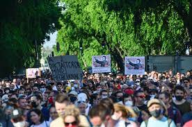 A megmozdulást a kétes hitelekből épülő, a … Vwt Lyc5kfwkgm