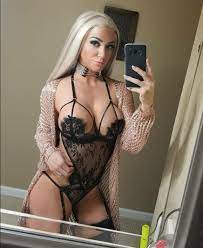 WOW! That's a sexy outfit Porn Pic - EPORNER