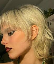 Leanne Field's Instagram, Twitter & Facebook