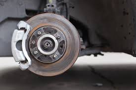 Si vos freins font un bruit similaire à quelqu'un faisant crisser ses ongles sur un tableau à chaque fois que vous les utilisez, il est temps de les faire inspecter et réparer. Une Conduite Silencieuse Debarrassez Vous Des Freins Qui Grincent