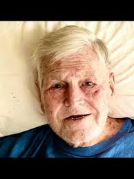 Robert Schlueter's Instagram, Twitter & Facebook