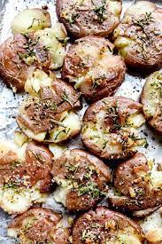 First, the potatoes are boiled in water infused with garlic and rosemary. Rosemary Garlic Butter Smashed Potatoes Foodiecrush