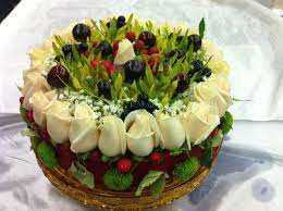 Torta di compleanno, 25 modi per decorarla. Torta Di Compleanno Con Fiori Freschi Get Images