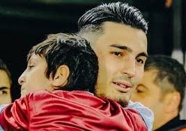 Uğurcan çakır, transferi konusunda yönetimin işaret edeceği kulübe gideceğini başkan ahmet ağaoğlu'na iletti. Ugurcan Cakir Dan Sakatlik Paylasimi