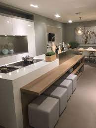 Bellissima Soluzione Per Cucine Moderne Open Space Con Isola E Tavolo Snack Elemento Con Due Piani Di Cottu Moderne Kuche Innenarchitektur Kuche Wohnung Kuche