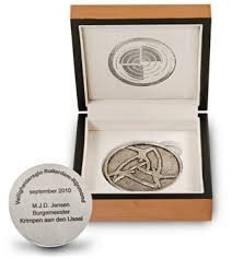 Cadeau Voor Bedrijfsjubileum 12 5 Jaar Jubileum Bedrijf Cadeau Artihove Nl