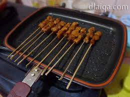 Ayam bisa juga dipanggang dalam wajan, ini caranya menurut chef revo 4. D Laiqa Arena Sate Ayam